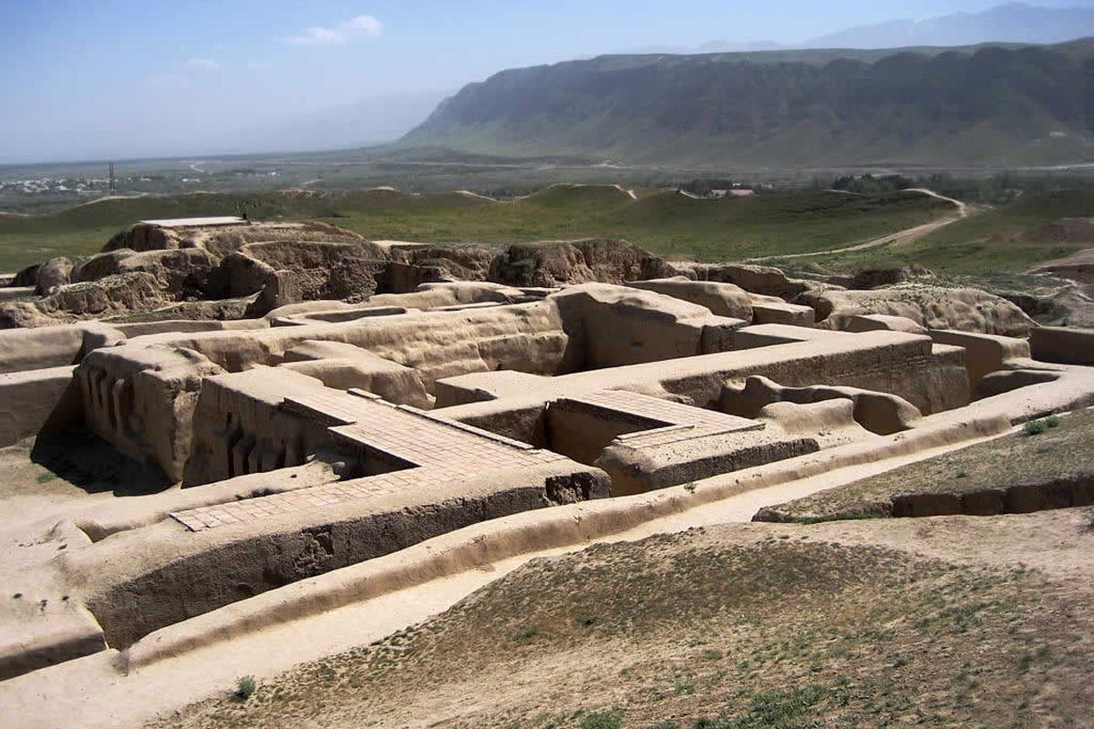 Anciennes ruines de Nisa près d'Achgabat au Turkménistan, site historique et patrimoine mondial de l'UNESCO.