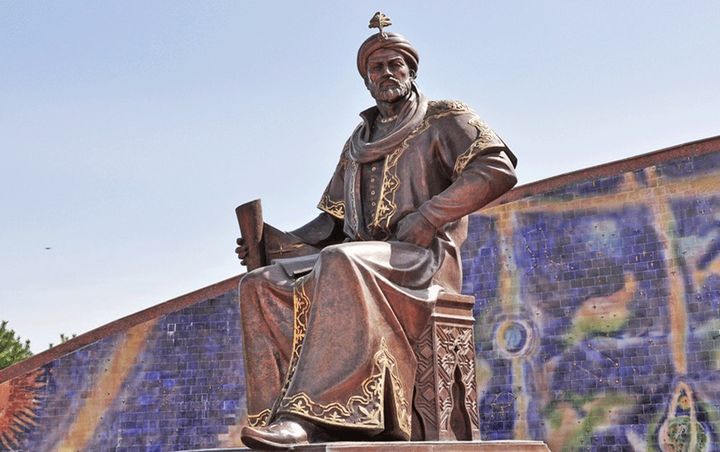 Statue de l'astronome et souverain Mirzo Ulugh Beg à Samarcande, Ouzbékistan voyage