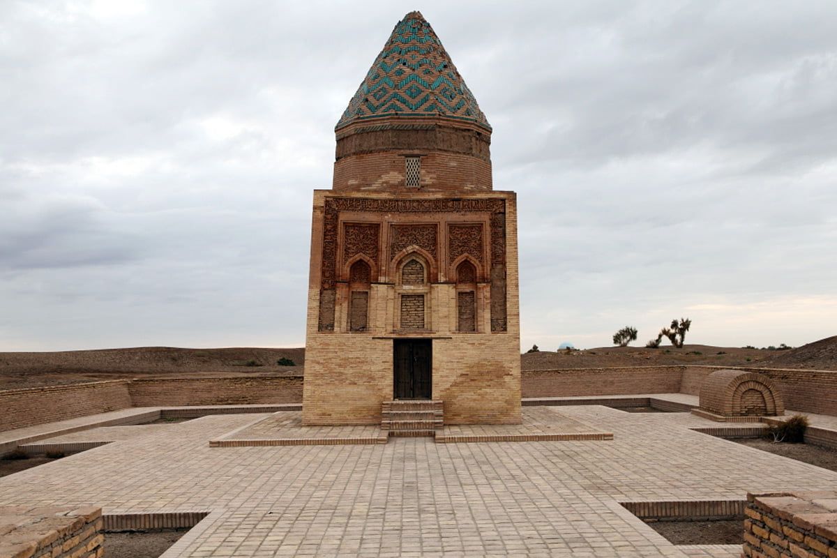 Il mausoleo storico del sultano Tekesh a Konya Urgench, Turkmenistan, capolavoro dell'architettura degli Scià di Corasmia.