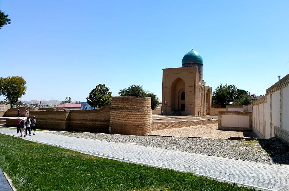 Mausoleo di Bibi-Khanum a Samarcanda, Uzbekistan: Luogo d'interesse storico con cupola turchese.