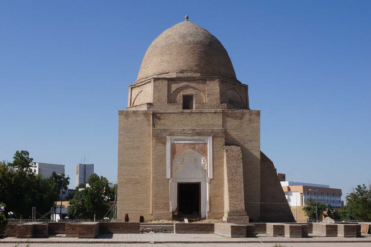 Le mausolée historique en brique de Ruhabad à Samarkand, Ouzbékistan, célèbre site touristique de l'UNESCO.