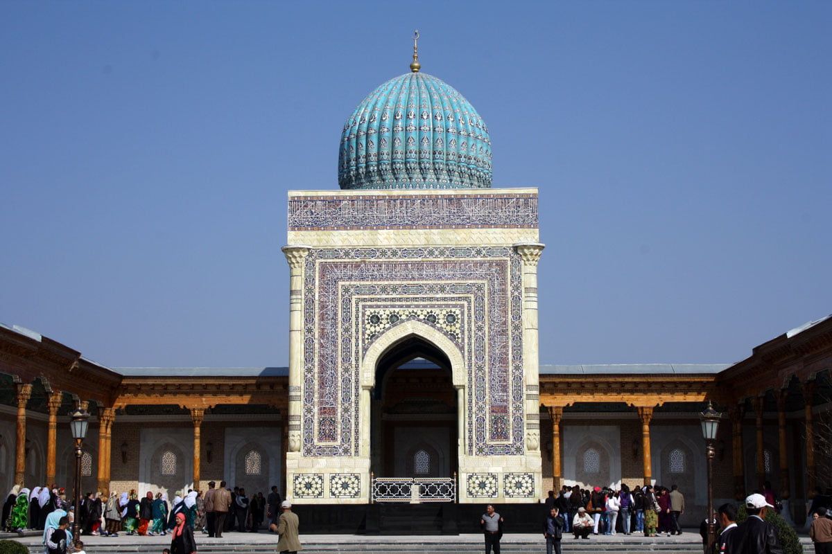 Complexe Imam al-Boukhari à Samarcande, Ouzbékistan : Monument incontournable avec dôme bleu et mosaïques.