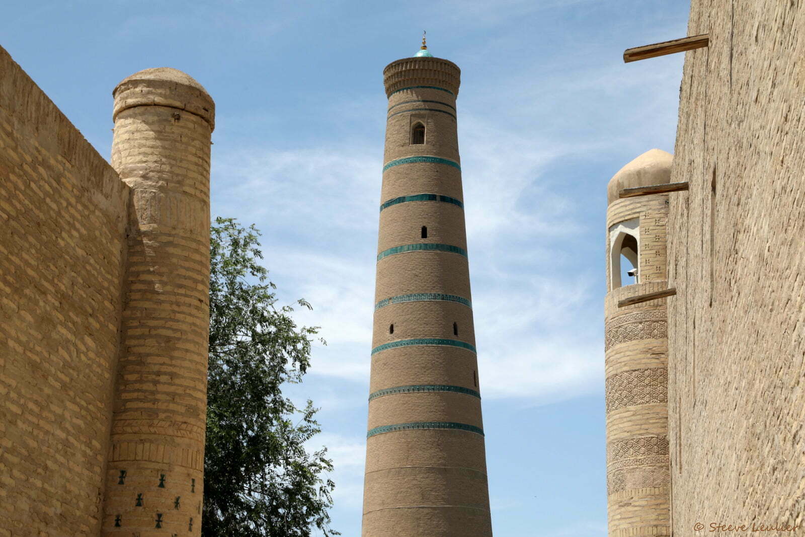 Minarett der Dschuma-Moschee in Chiwa, Usbekistan: Historische Sehenswürdigkeit in der UNESCO-Altstadt Itchan Kala.