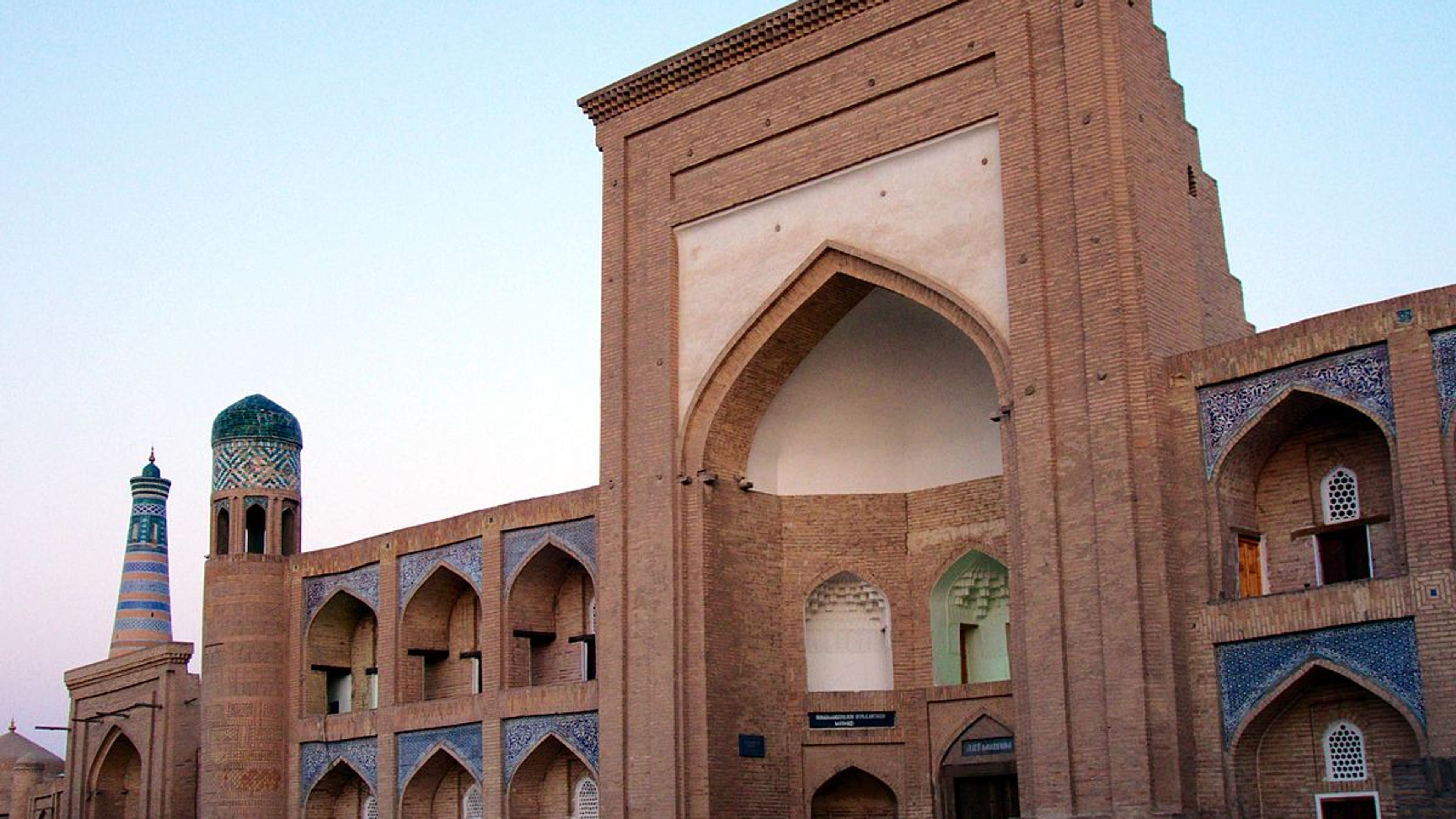Madrasa Kutlug Murad Inak à Khiva, Ouzbékistan : architecture islamique historique, site du patrimoine mondial.