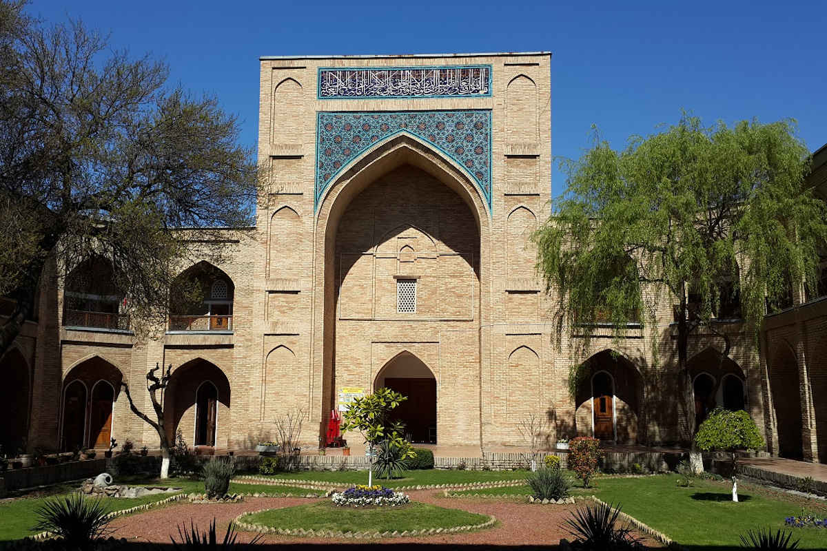 Medrese Kukeldasch in Taschkent, Usbekistan: Historische islamische Architektur als berühmte Sehenswürdigkeit.