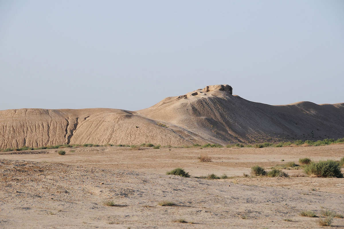 Antica fortezza di Erk Kala nel deserto dell'Uzbekistan, storica destinazione della Via della Seta.