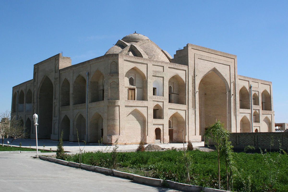 Bahauddin Naqshbandi Komplex in Buchara, Usbekistan: Historische Sehenswürdigkeit mit Kuppel und traditioneller Architektur.