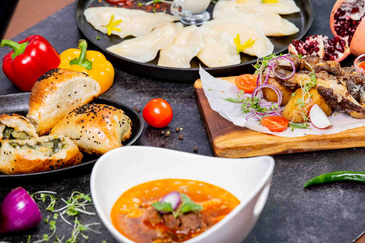 Tradizionale cucina uzbeka: samsa, zuppa e ravioli con Turkestan Travel