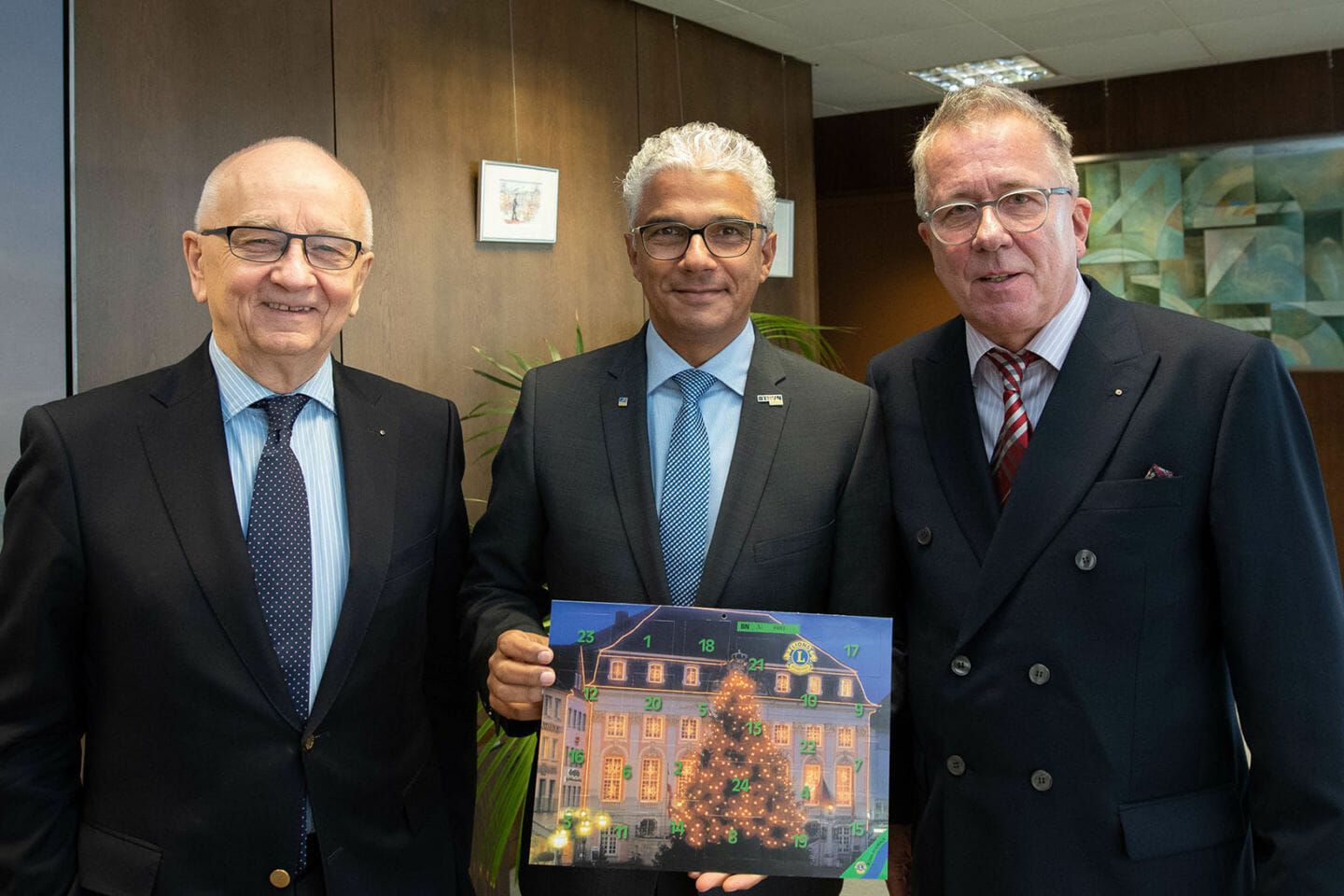 Startschuss für den Lions-Adventskalender 2018 – Kalender Nr. 1 für den Oberbürgermeister