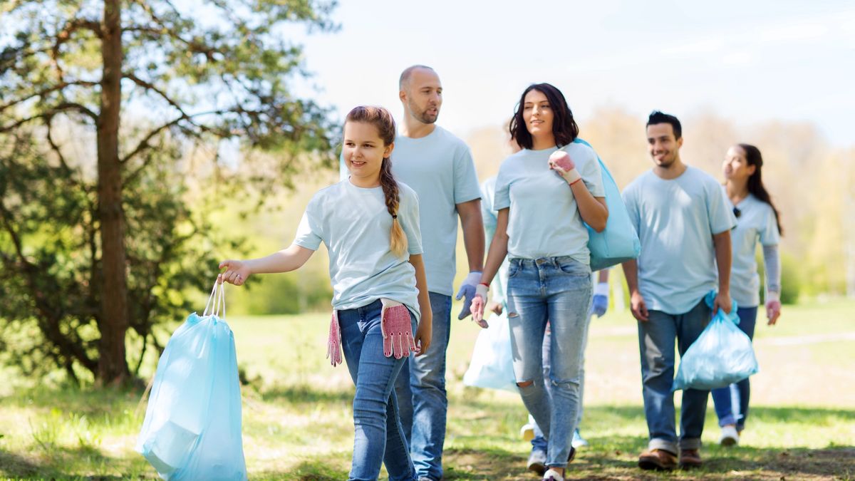 A group volunteers while on vacation