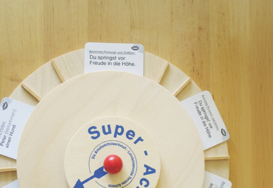 Lernrad „Super-Acht“ aus Holz mit Satzkarten