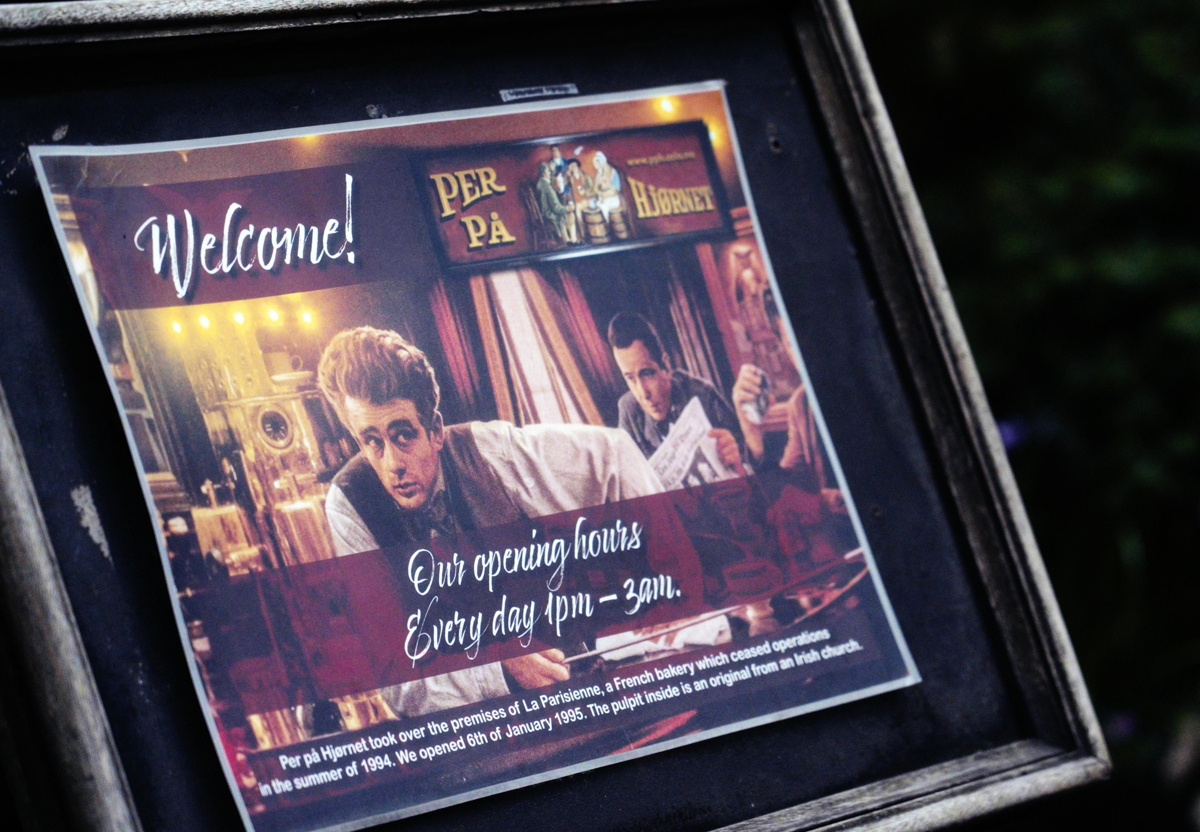 Bilde av en velkomstplakat på Per på hjørnet.