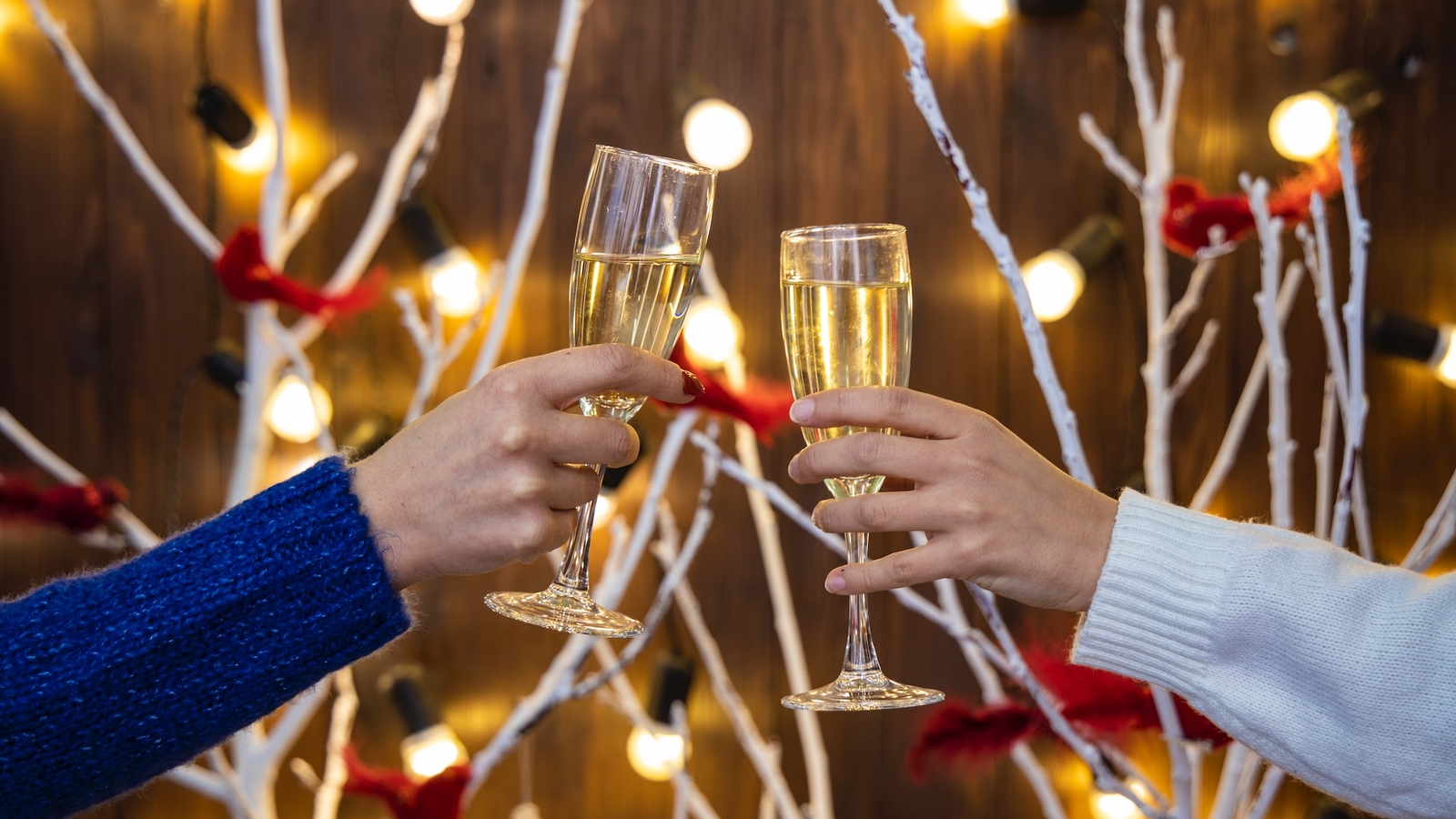Toasting new year with prosecco