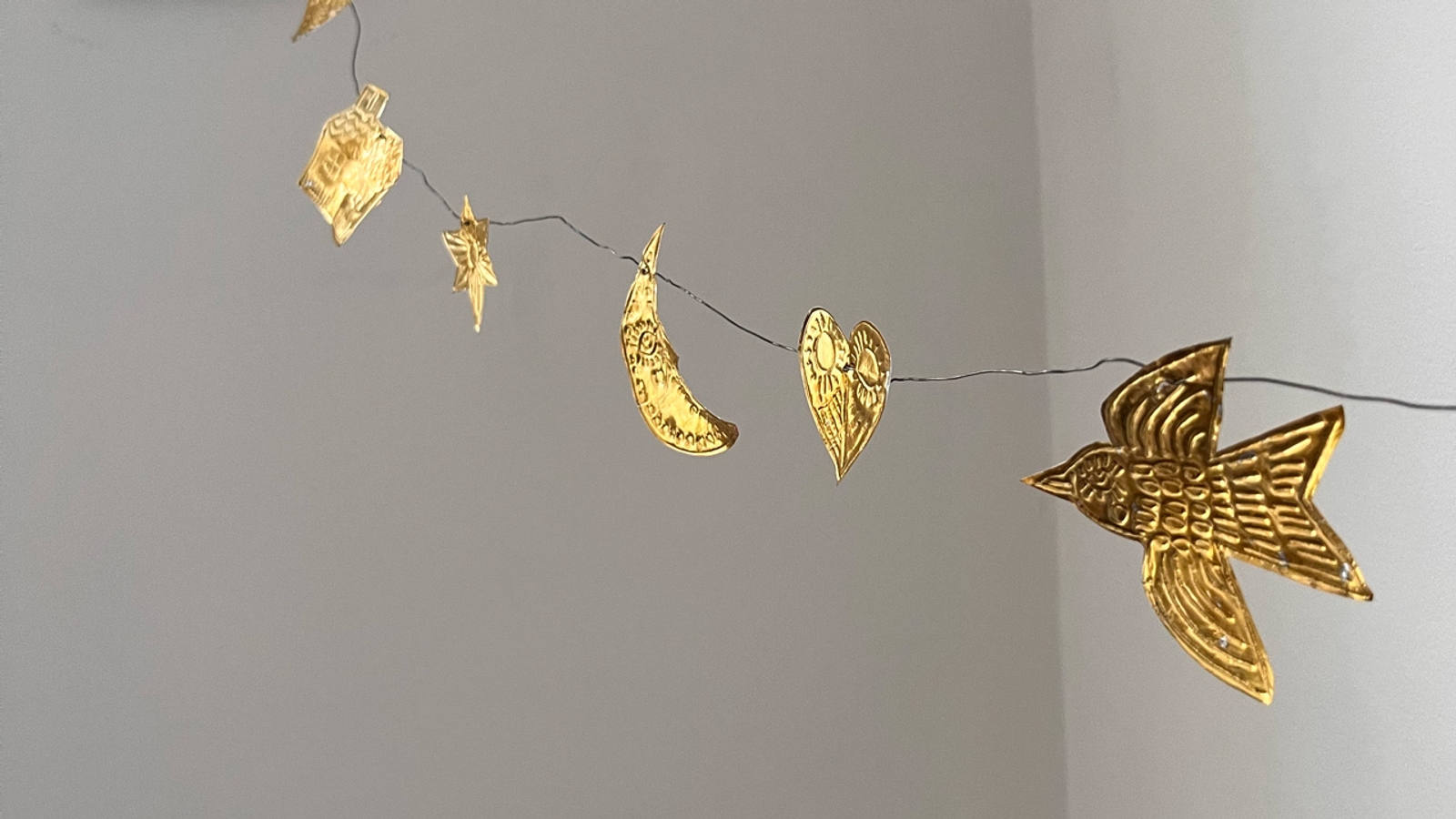 A wire with golden foil Christmas decorations