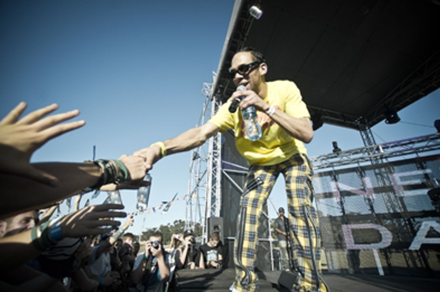Mc Darrison spreading the love. Pic by John-henry Bartlett
