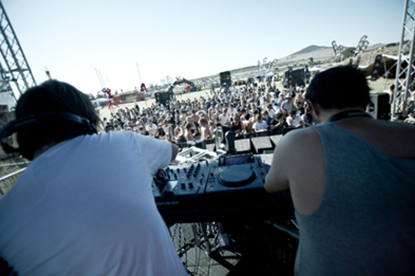 Hyphen & SFR. Photo by John-henry Bartlett