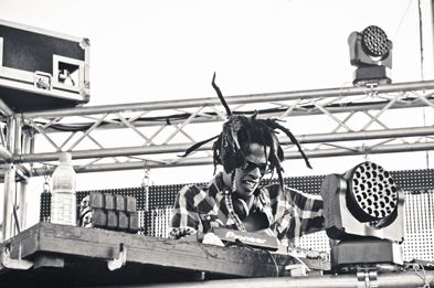Niskerone in the mix. Pic by John-henry Bartlett