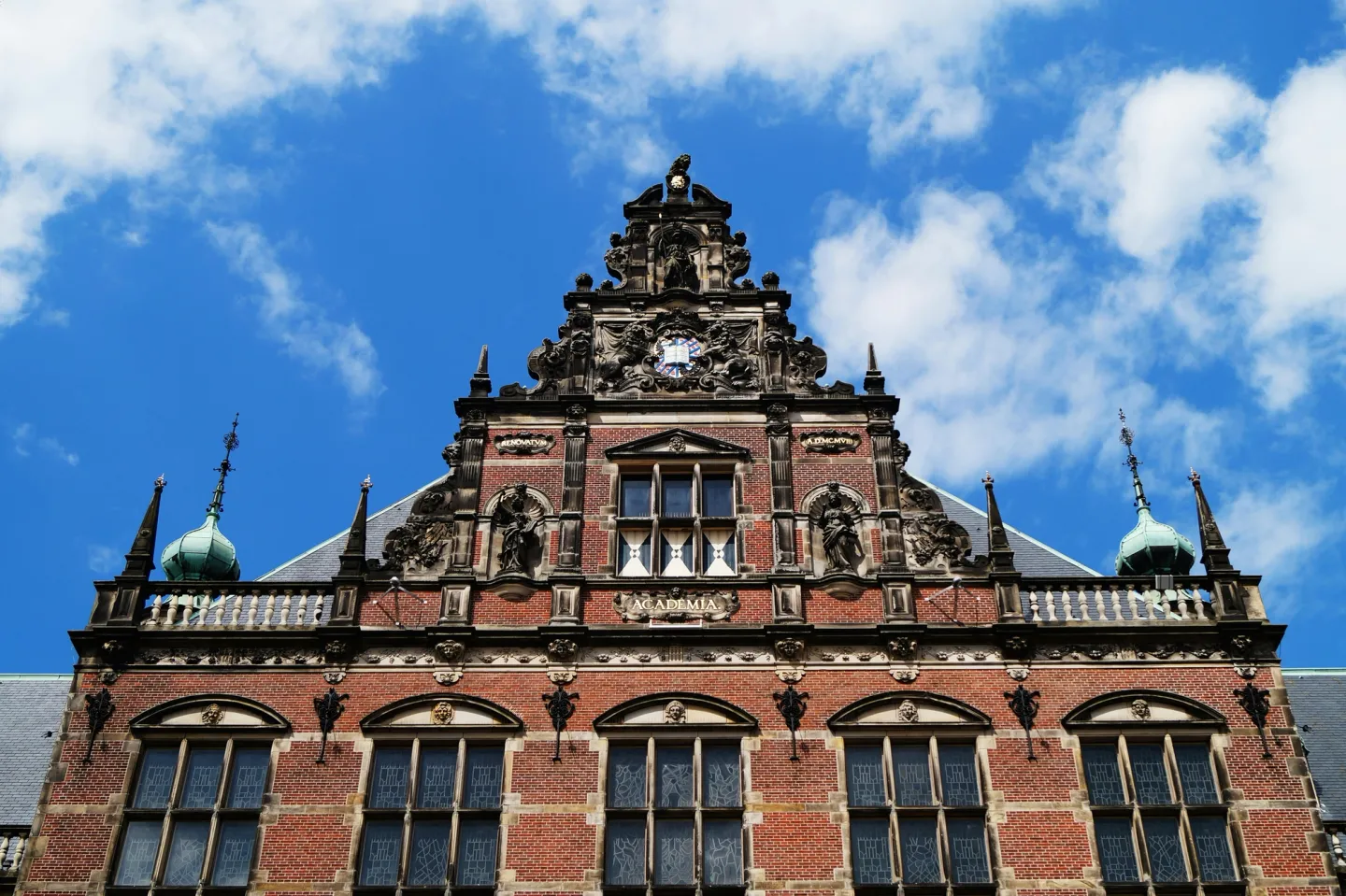 Inbox Storage in Winschoten — picked up at your door