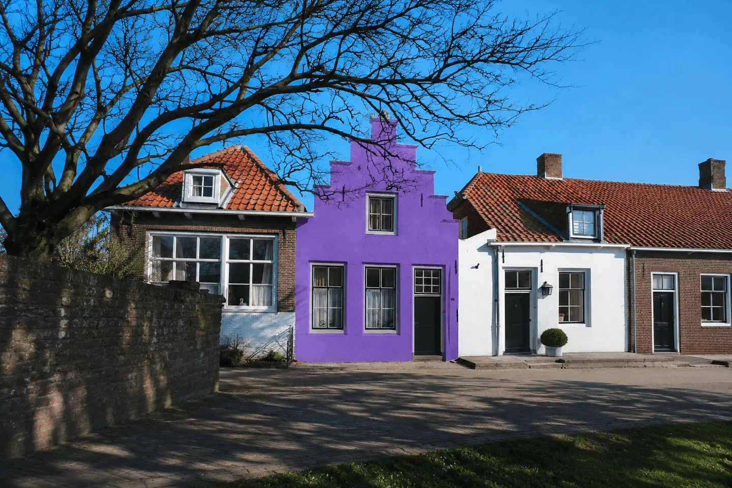 Paars Hollands huis met trapgevel in een rij — Medium opslagvolume voor een rijtjeshuis (26-36 m³) bij Inbox Storage