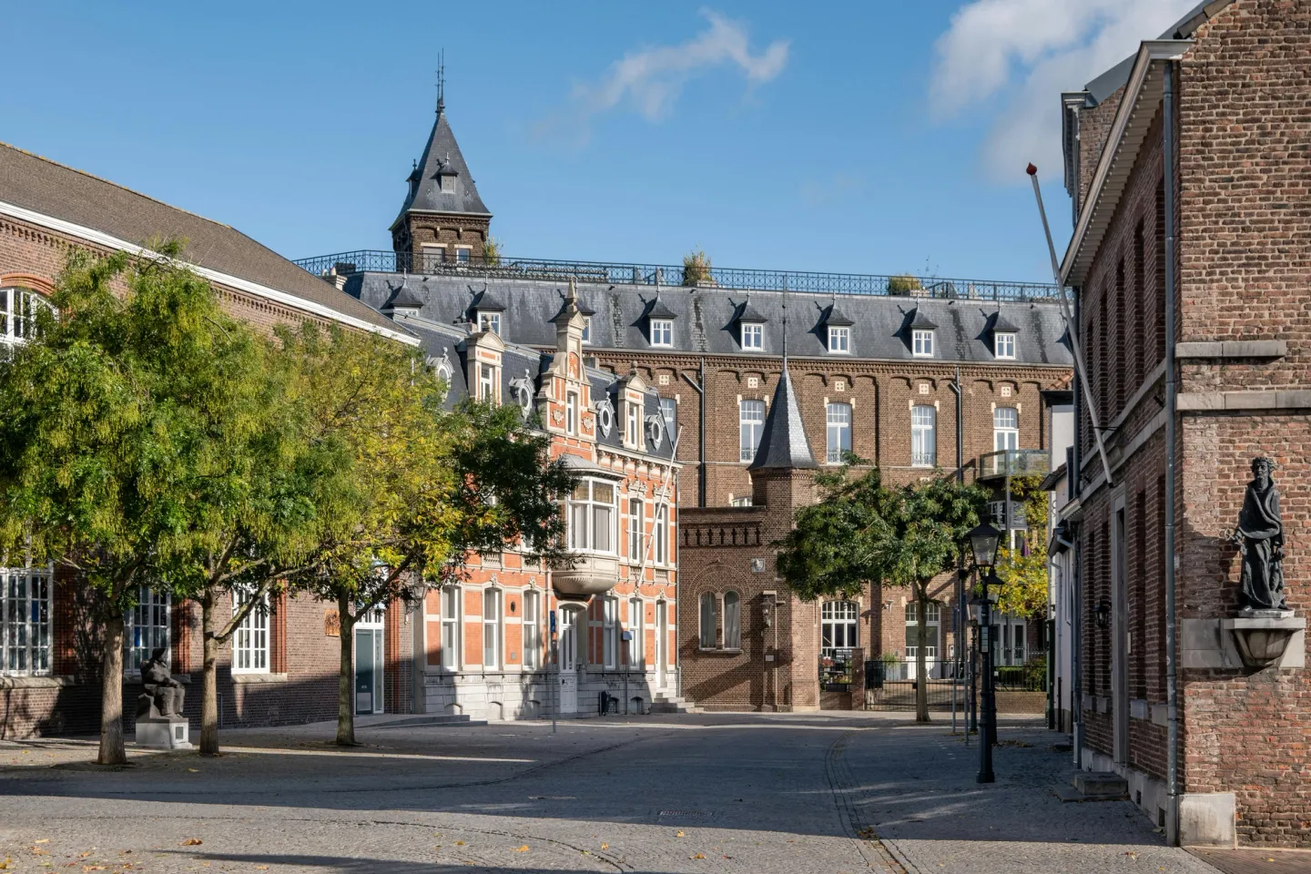 Inbox Storage in Limburg — picked up at your door