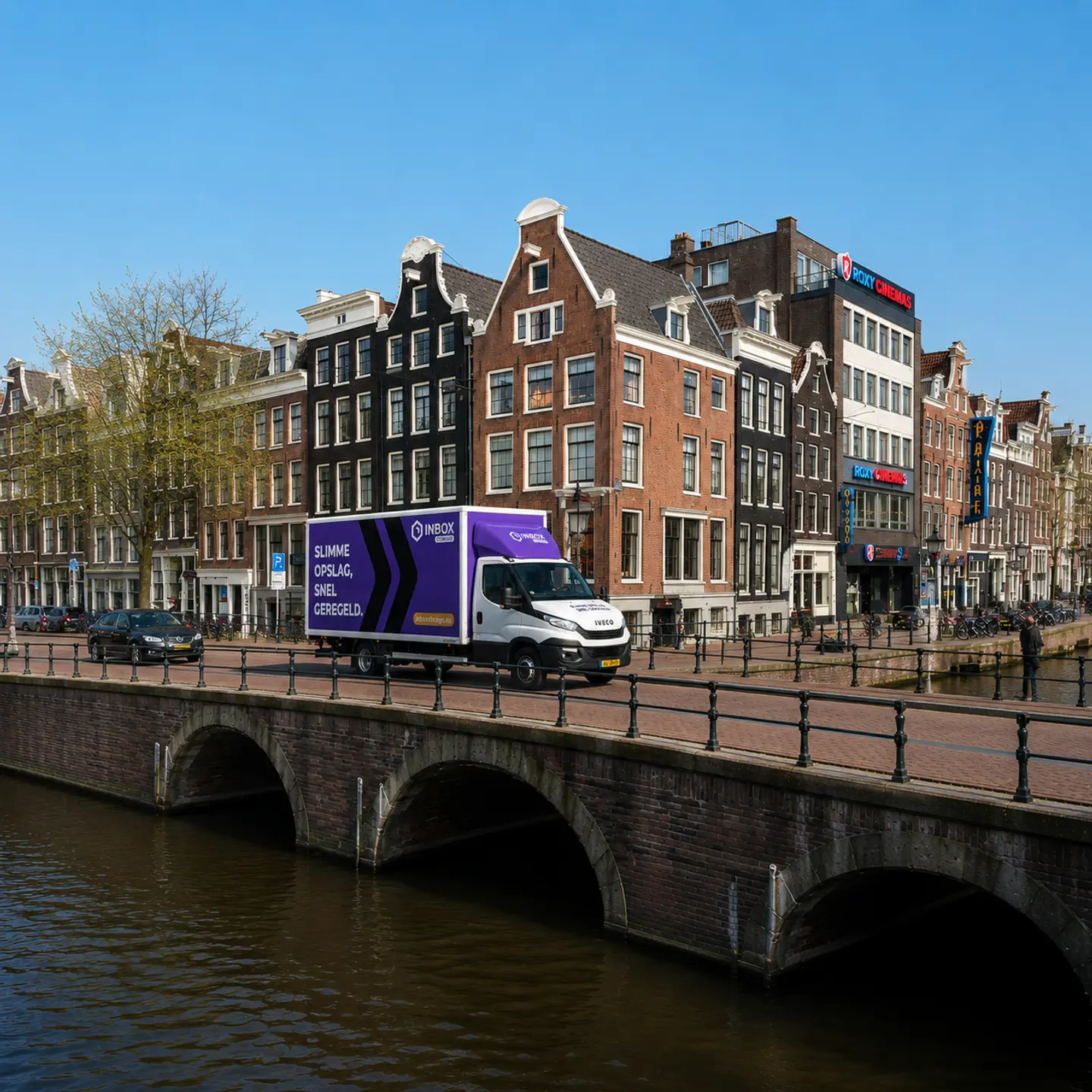 Inbox Storage chauffeur plaatst mobiele opslagunit aan de deur — zo werkt opslag aan huis
