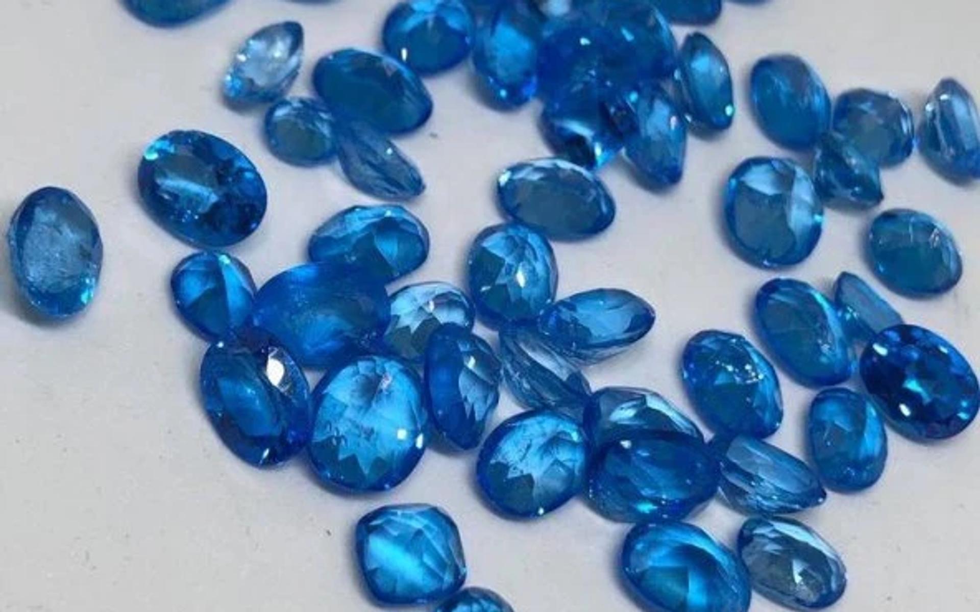 Topaz kristal oluşumu