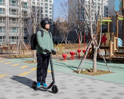 Are electric scooters easy to ride?