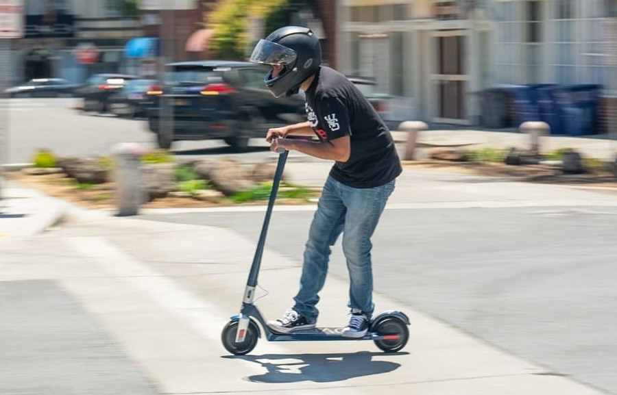 Electric scooter riding style
