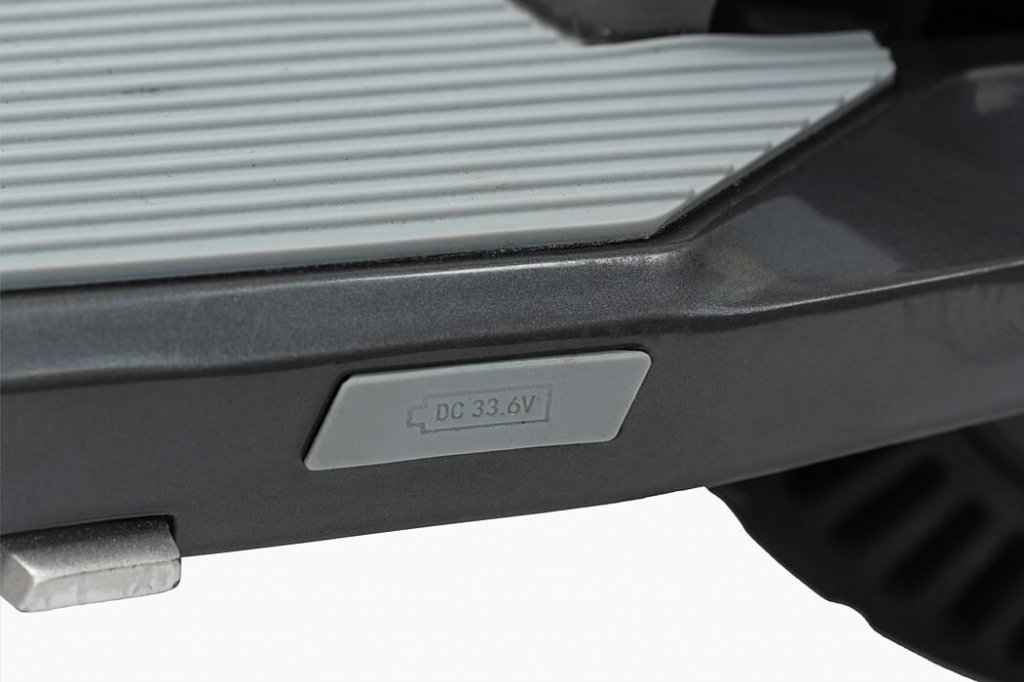 unagi e scooter charging port