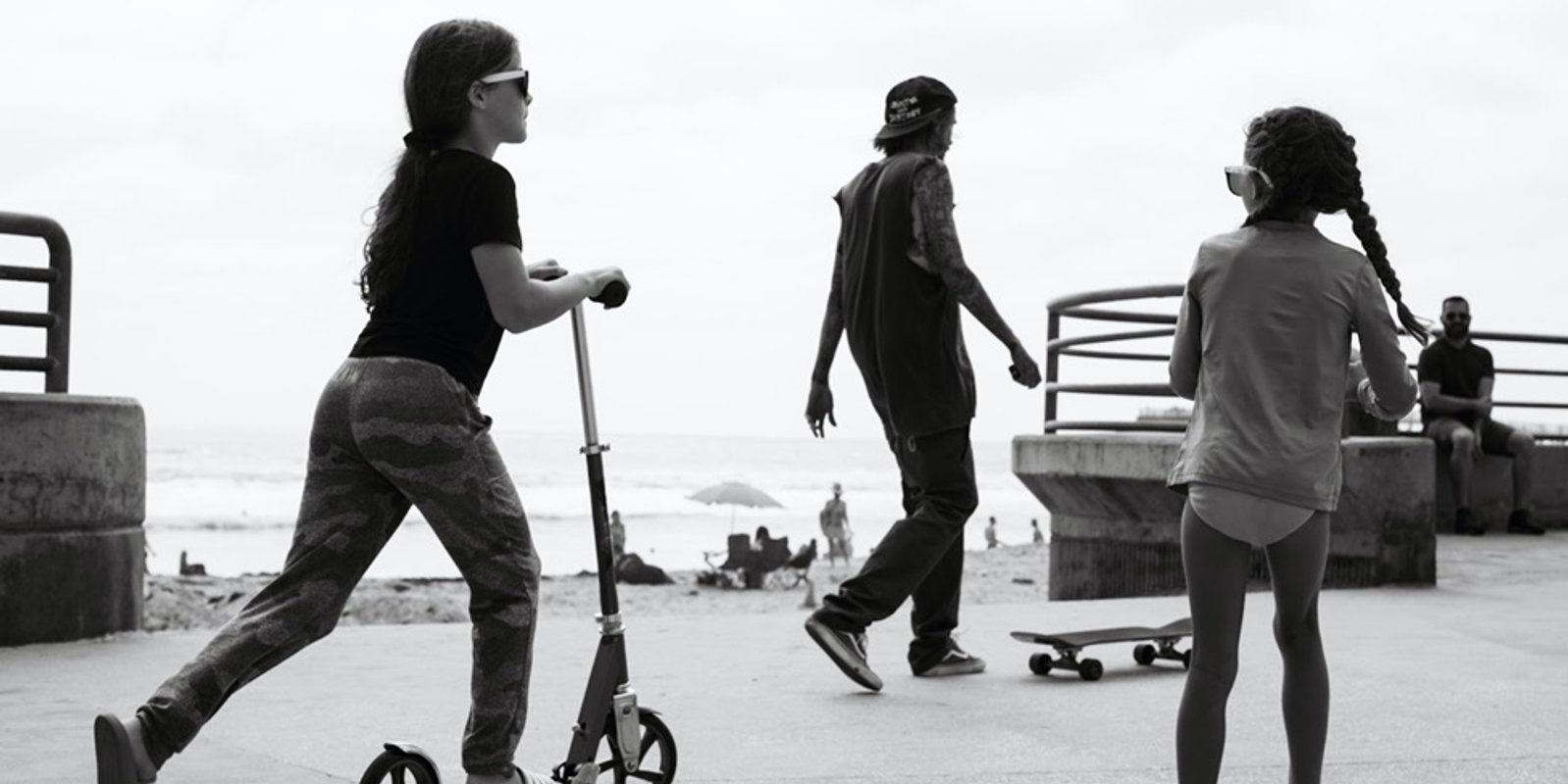 Electric Scooter vs Electric Skateboard: A Comprehensive Comparison