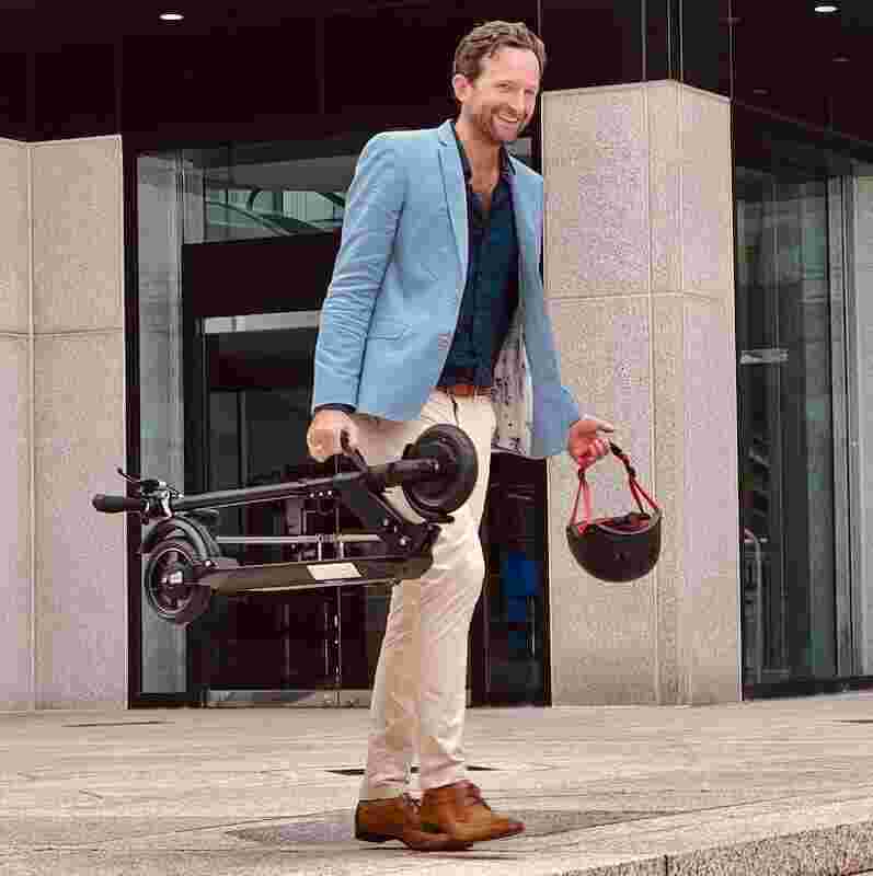 Fluid Mosquito: The fastest lightweight electric scooter