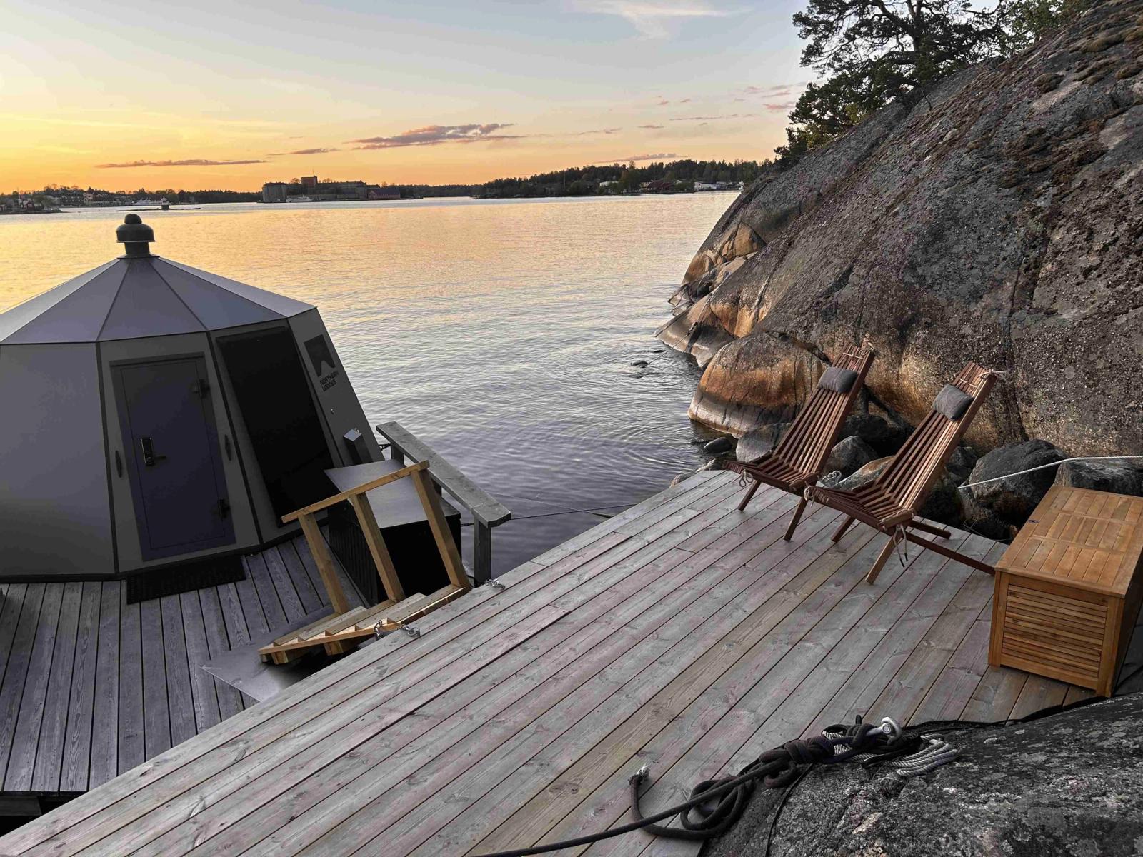 Archipelago iglo hut  - deck