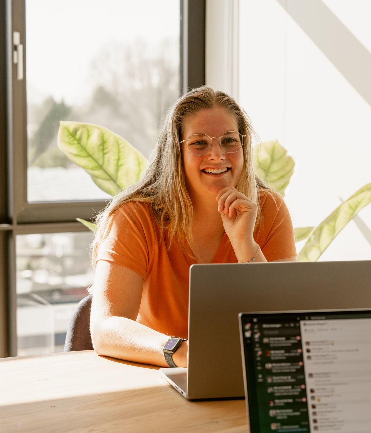 Shyanta Vleugel at a table with a laptop by the window.