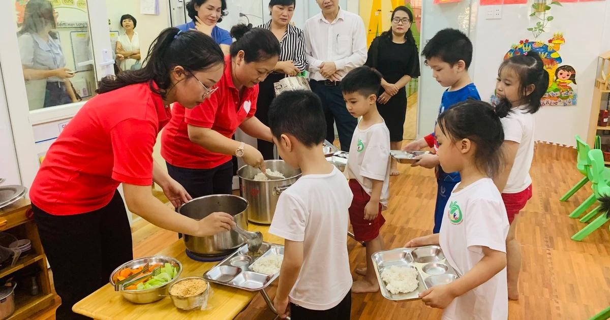 Sai lầm khi chỉ quan tâm đến cân nặng: Trẻ bình thường vẫn có nguy cơ thiếu vi chất