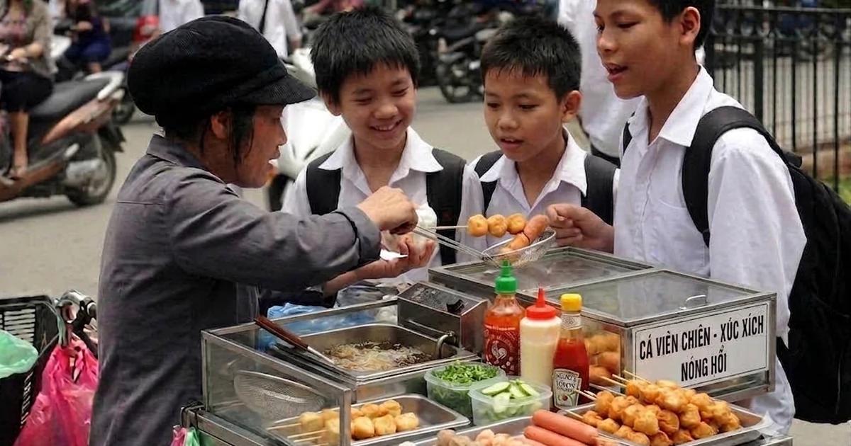 Warning: Health Risks of Unlabeled Street Food Near School Gates
