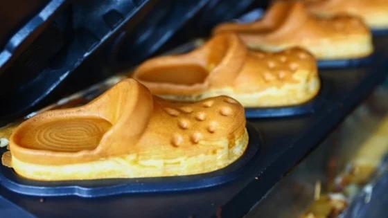 Cơn sốt ẩm thực: Bánh hình dép Crocs độc lạ chinh phục giới trẻ Hà thành