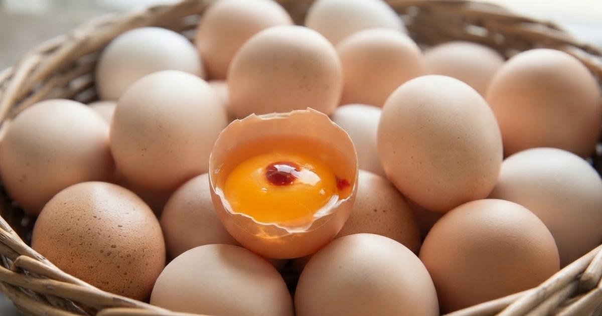 Giải mã hiện tượng đốm máu trong trứng: Có nên tiếp tục sử dụng?