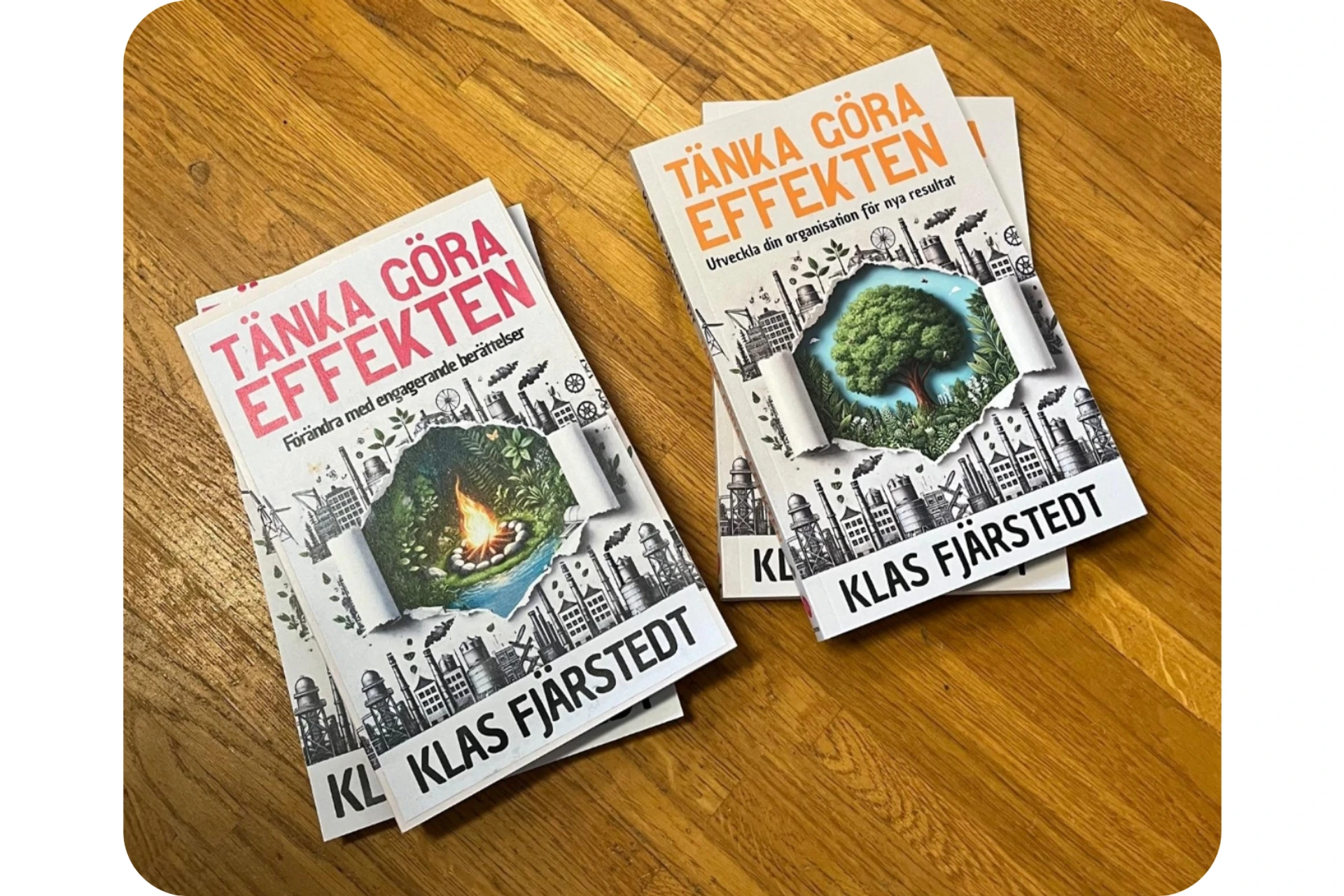 Två böcker ligger på ett trägolv bredvid varandra, Tänka Göra-Effekten – Förändra med engagerande berättelser och Tänka Göra-Effekten – Utveckla din organisation för nya resultat.