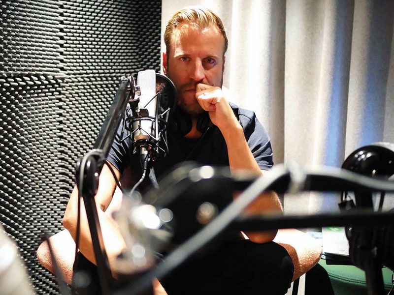 Christian von Essen, partner till BYWRTRS, sitter i Heja Framtidens studio för podcast