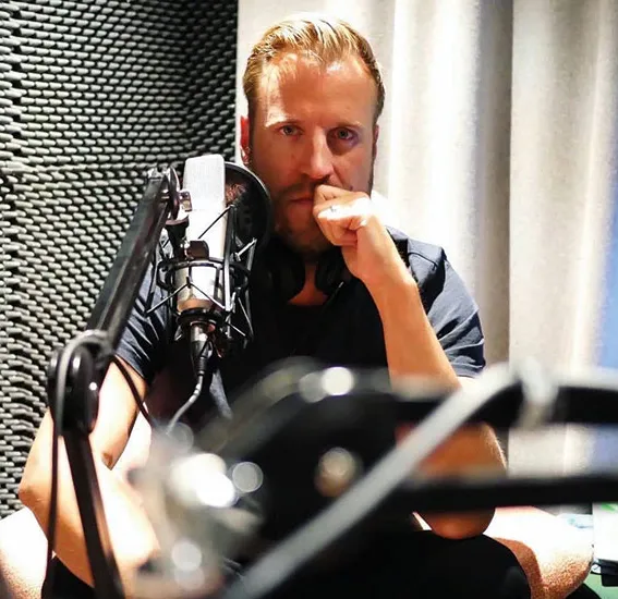 Christian von Essen, partner till BYWRTRS, sitter i Heja Framtidens studio för podcast