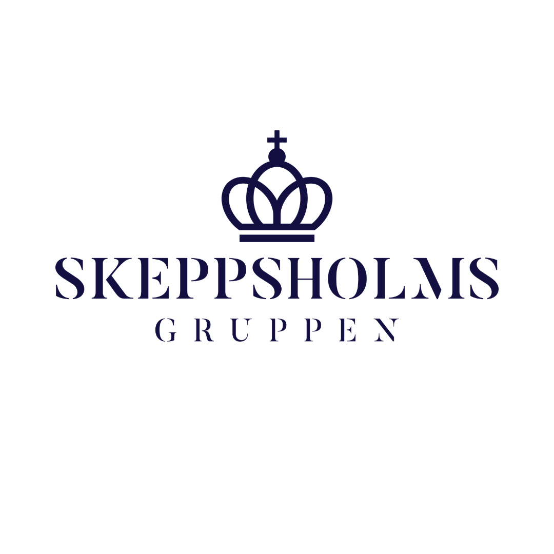 BYWRTRS partner Skeppsholmsgruppens logotyp i mörkt blått. 