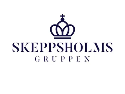 BYWRTRS partner Skeppsholmsgruppens logotyp i mörkt blått.