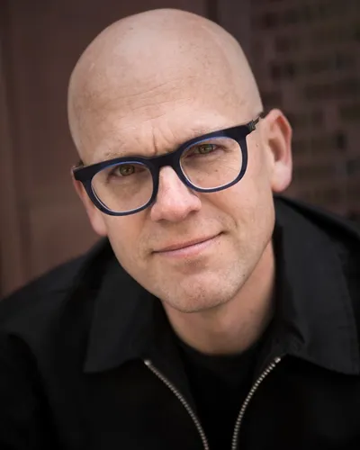 Fotot visar en närbild på journalisten och framtidsanalytikern Andreas Ekström.