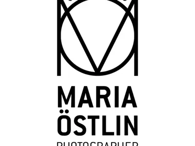BYWRTRS partner fotograf Maria Östlins svarta logotyp