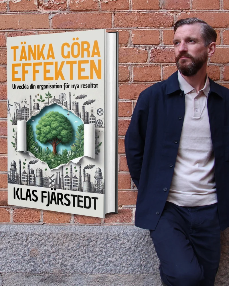 Klas Fjärstedt med sin bok Tänka Göra-Effekten