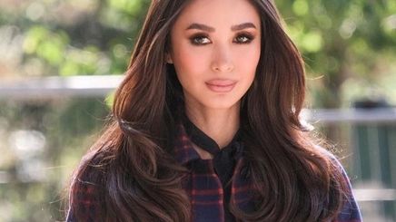 A portrait of Heart Evangelista with bumpit hair.