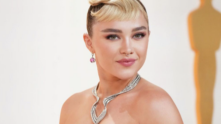 Florence Pugh with micro bangs at the 2023 Oscars red carpet.