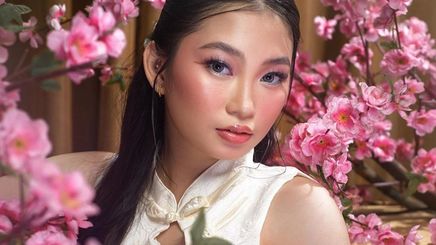 A portrait of Angela Kano wearing cheongsam and pink blush on her face.