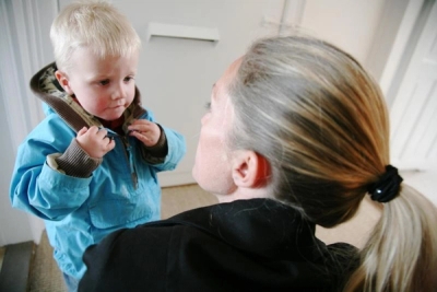Liten gutt og mor.
