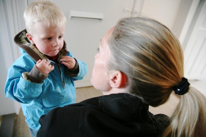Liten gutt og mor.